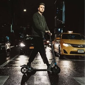 اسکوتر جمع شو متروپولیتن شهری دلوکس مایکرو مدل Micro - Metropolitan Deluxe Black - The lightweight Scooter - Ideal for Adults_اسکوتر